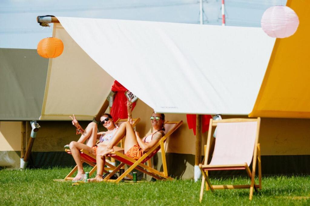 100 Jaar Tt Circuit Assen 2025 Glamping Incl Stroom Экстерьер фото
